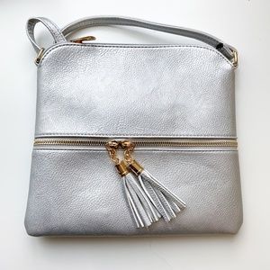 NWT Deluxity Los Angeles Silver and Gold Cross Body Purse with Tassels